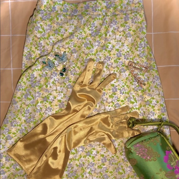 Green knee-length floral cottagecore skirt. - Picture 1 of 1